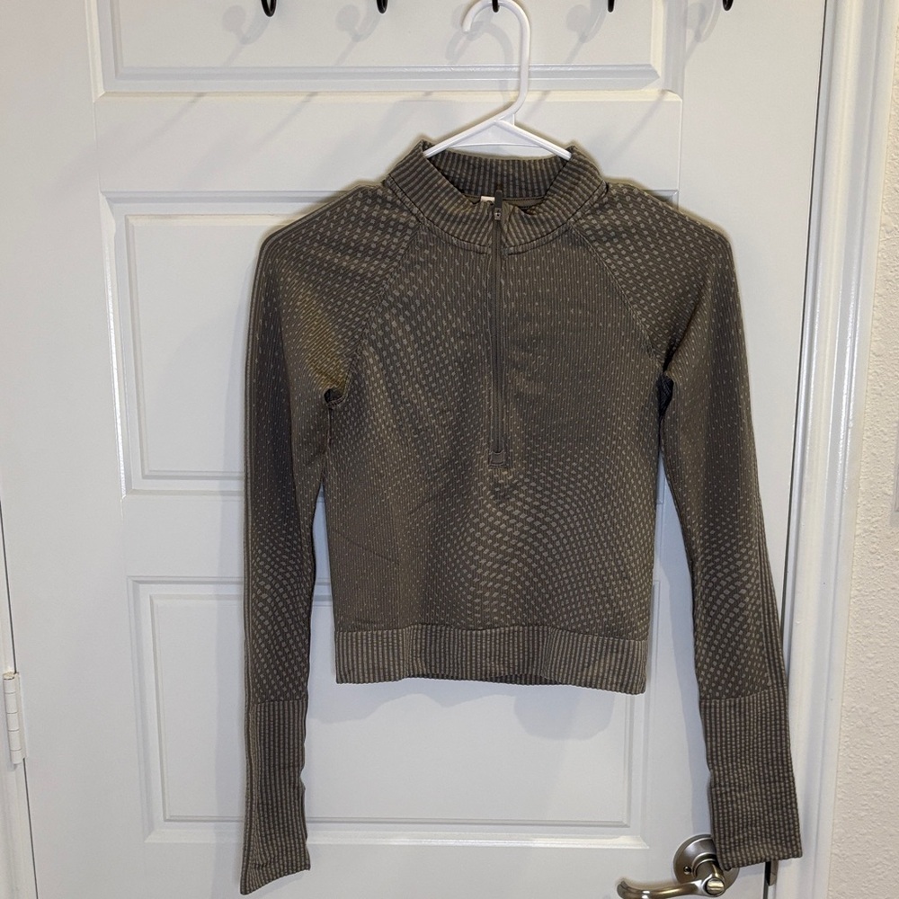 Lululemon Cropped Half Zip Pullover Long Sleeve Athletic Top Size 2